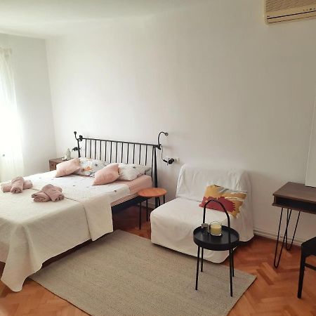 Apartment Nino In Pula Exterior photo