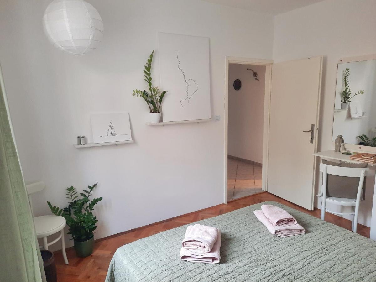 Apartment Nino In Pula Exterior photo