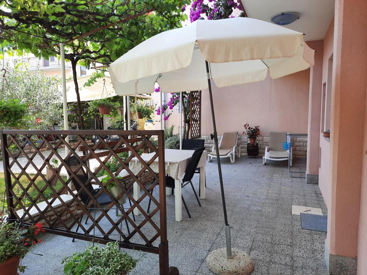 Apartment Nino In Pula Exterior photo