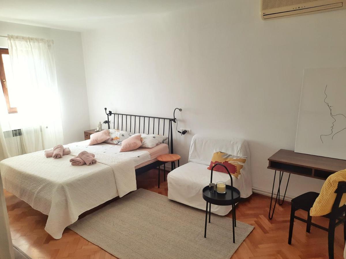 Apartment Nino In Pula Exterior photo