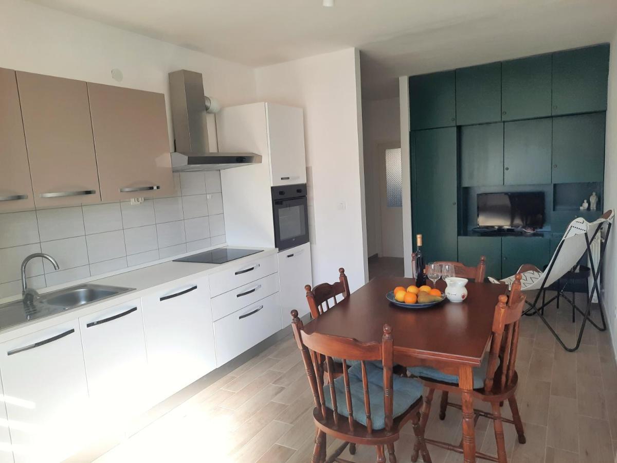 Apartment Nino In Pula Exterior photo